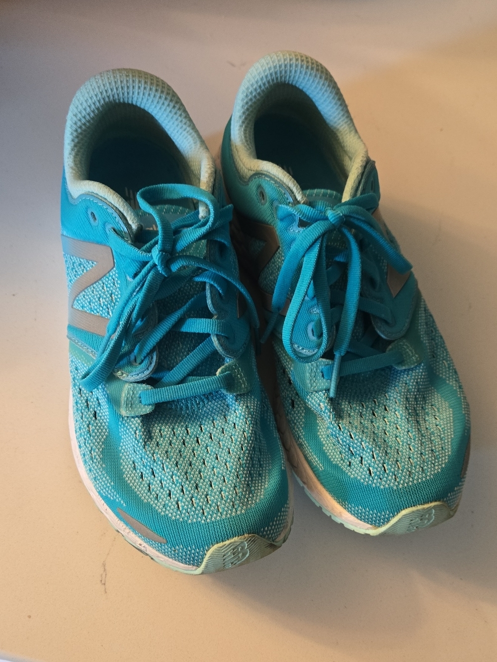 8M Like New Women’s Turquoise New Balance Lightweight Running Sneakers